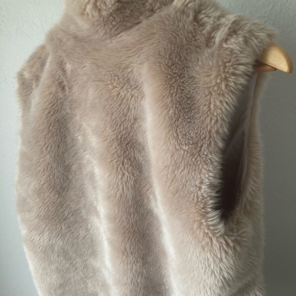 Beige Dynamite Faux Fur Vest Size M - Picture 2 of 7